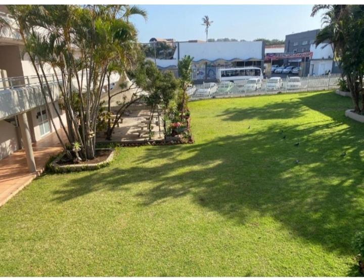15 uvongo square holiday home