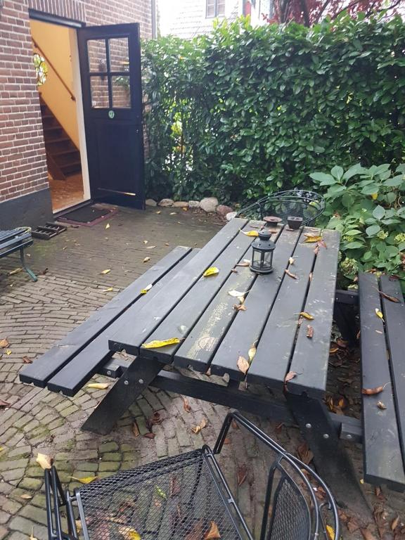 In het koetshuis
