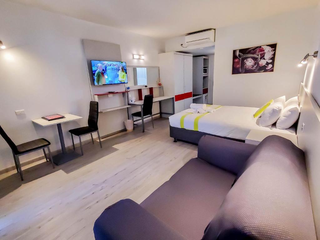 Sandors Motor Inn