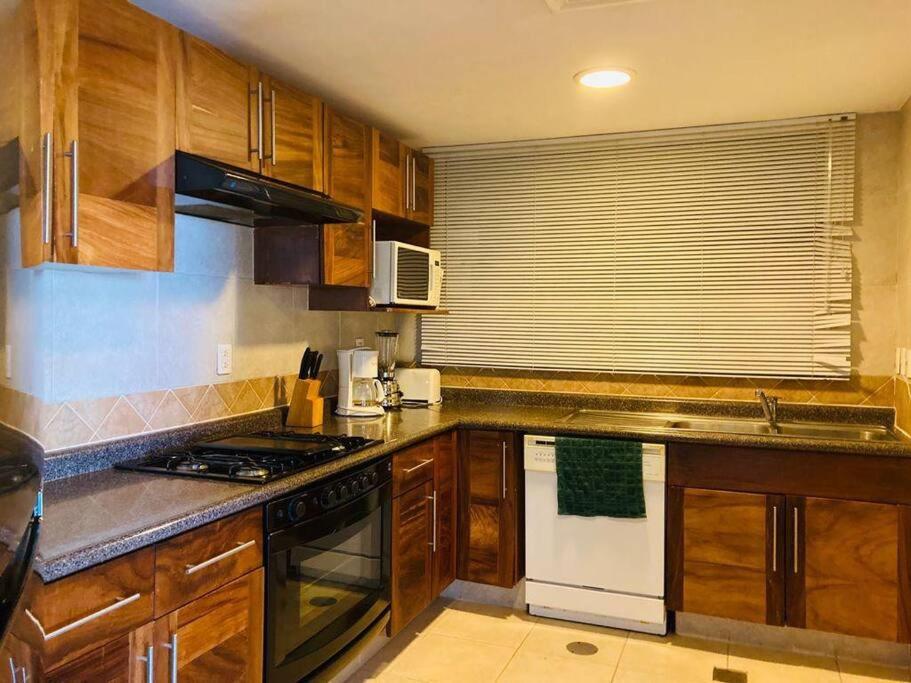 Condominio en Ixtapa frente a playa. 4-8 personas.