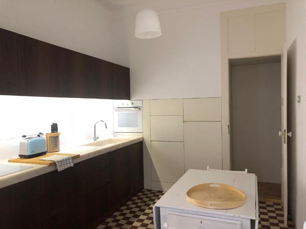 Rua Tenente Campos Rego, Ground Floor