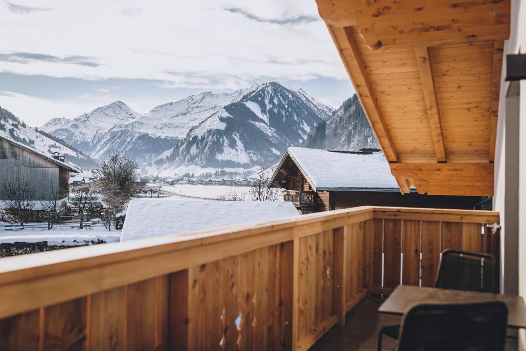 M1 - Mountain Living