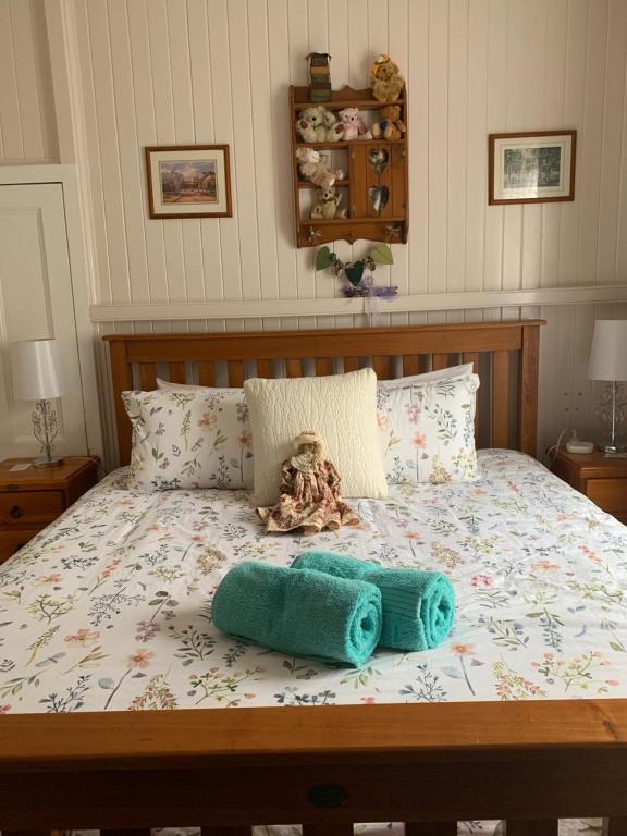 Cherry Blossom Cottage-with country charm and spa