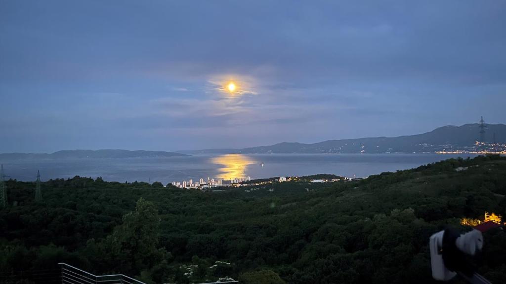Terra Magica Deluxe Apartment & Room with Heating, Private Parking, Terrace and Sea View