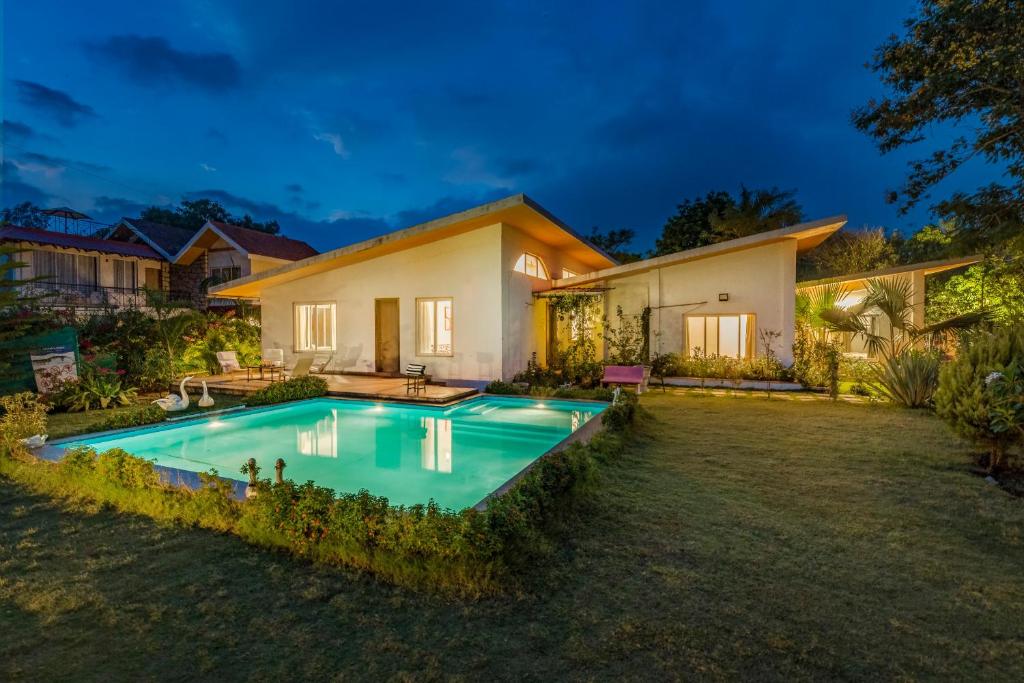 SaffronStays Roselle, Malavli - pet-friendly pool villa with modern interiors