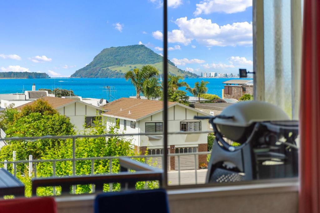 Seaviews on Seaway - Tauranga Holiday Home