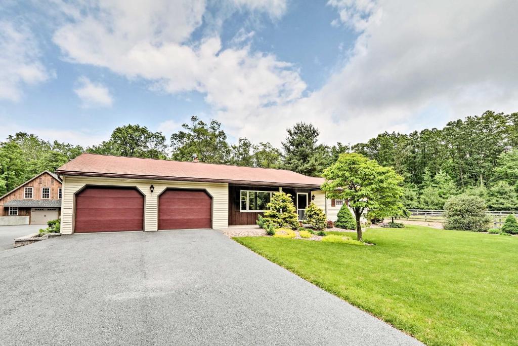 Family Home with WiFi, 14 Mi to Dutch Wonderland!