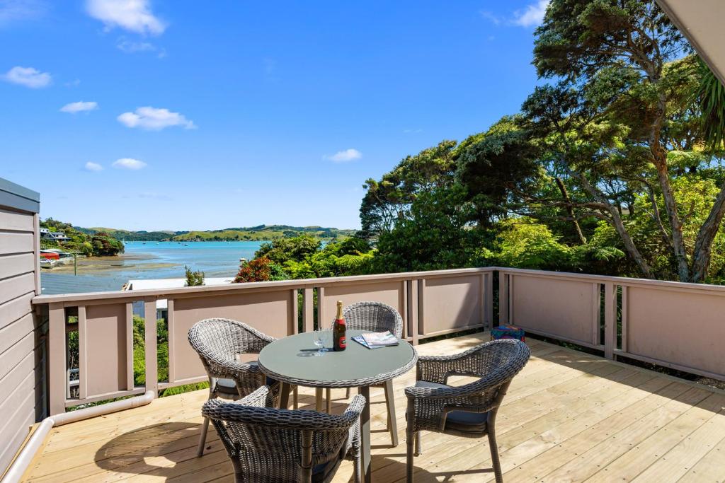 Greenslade Canopy - Raglan Holiday Home