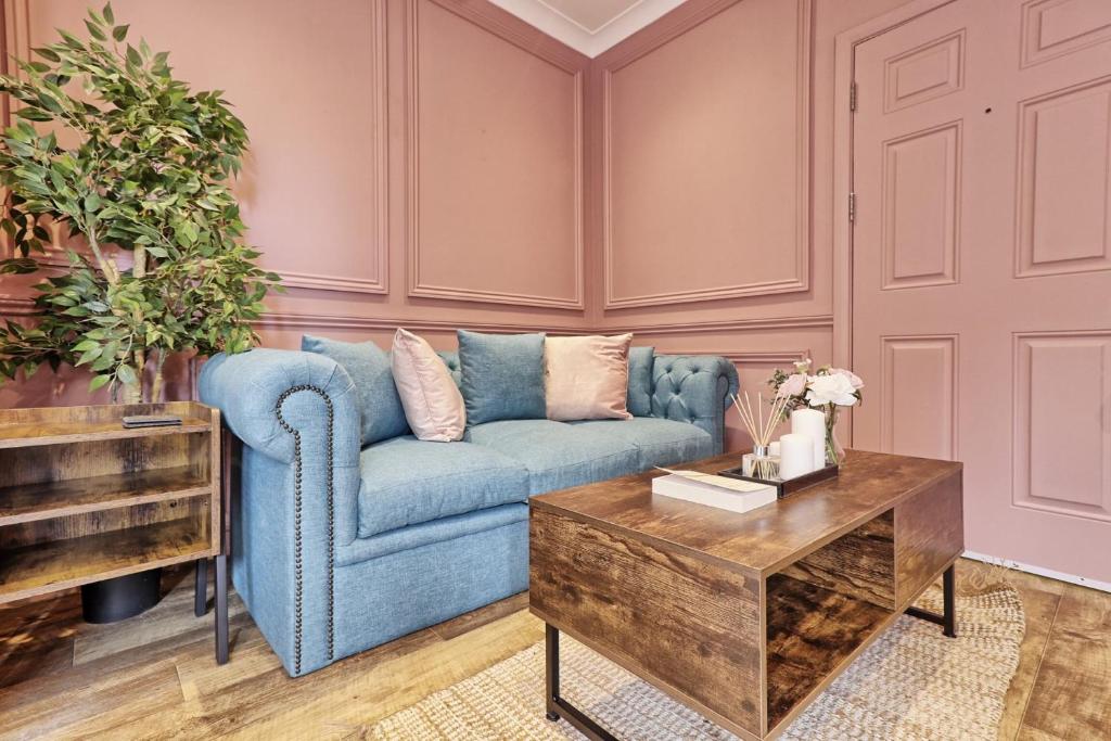 Plush Nest - Charming One-Bedroom Flat - Southend Stays