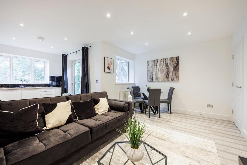 Bright & Modern - City Centre -Perfect for Contractors & Families By Luxiety Stays Serviced Accommodation Southend on Sea