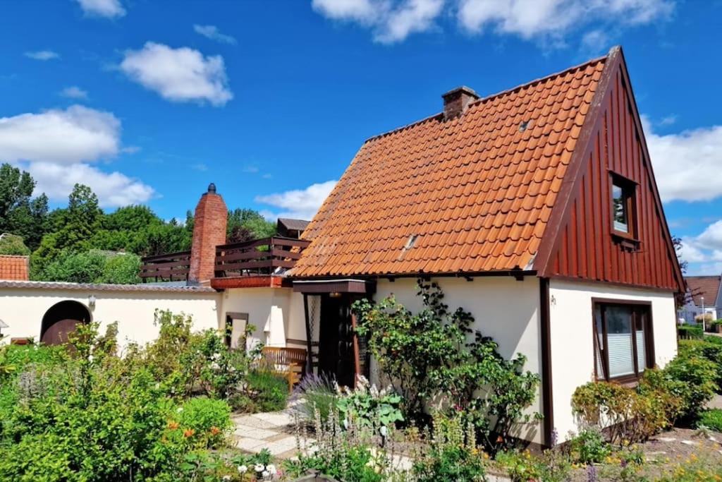 Ohuus Ferienhaus mit Garten in Strandnähe