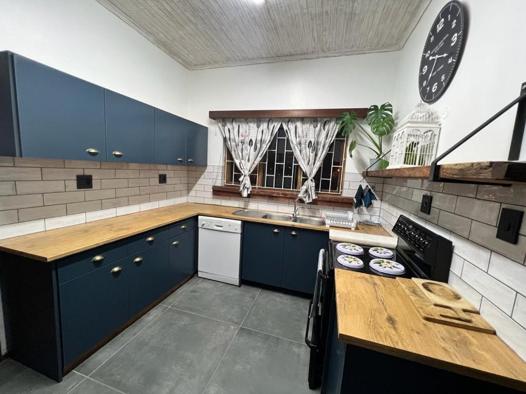 Seaview Family Cottage
