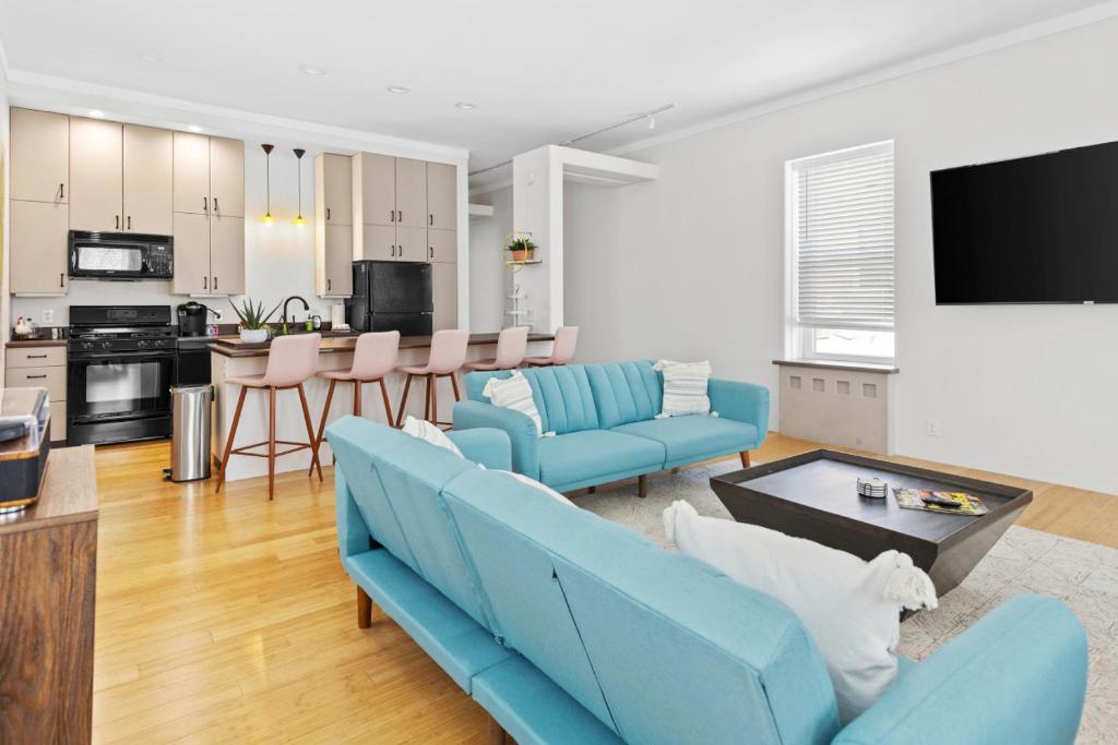 115 N Main HUGE 2 bedroom unit on Main Street