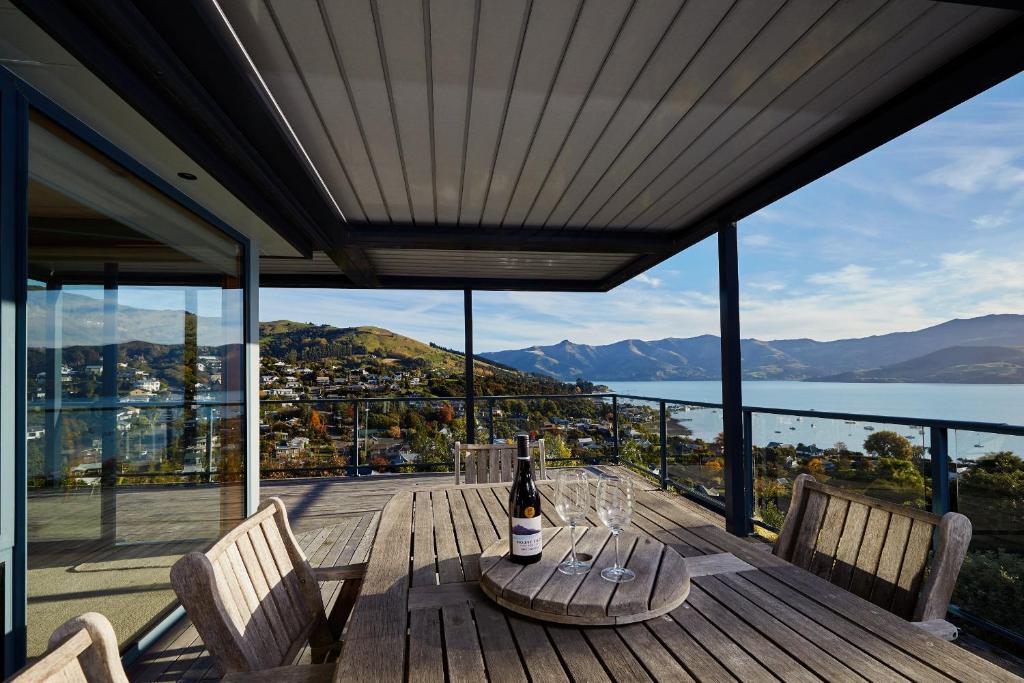 Akaroa holiday home Spacious, sunny, harbour views and close to town