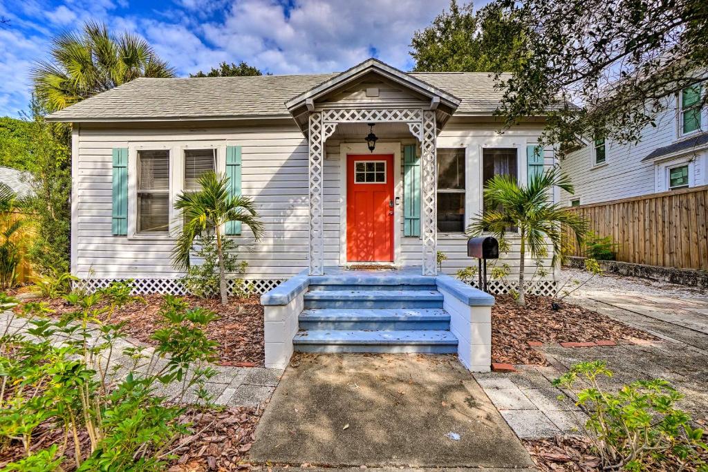 Historic Tarpon Springs Abode about 3 Mi to Beach