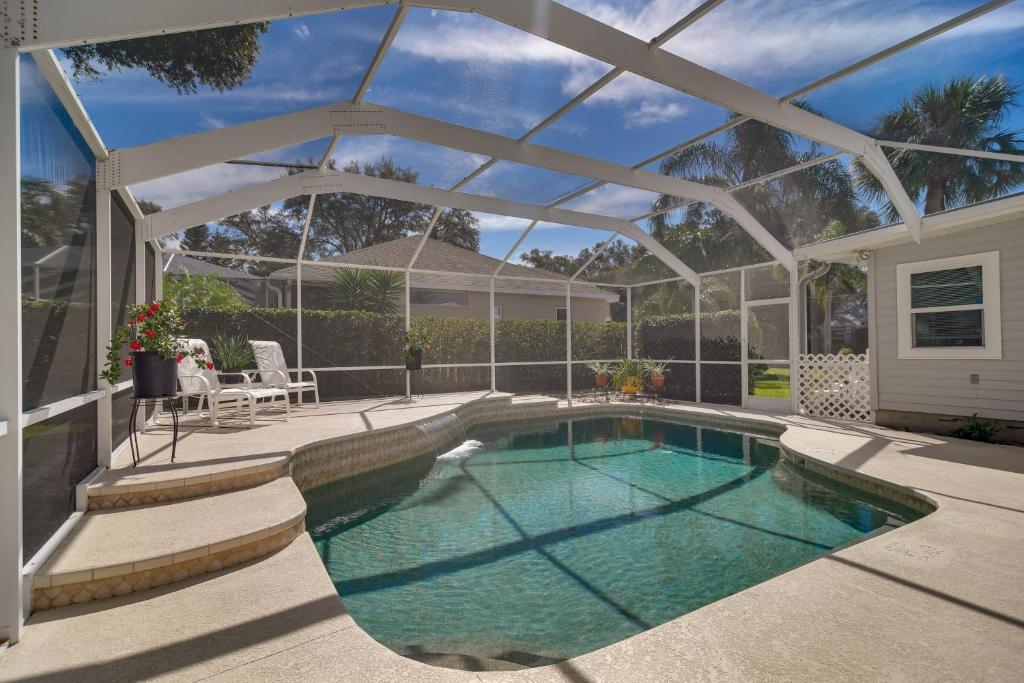 Beachy Tarpon Springs Retreat with Shared Pool!