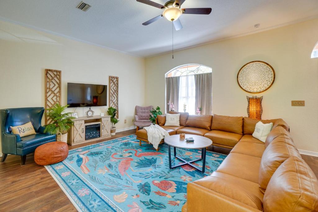 Tarpon Springs Family Getaway with Patio and Hot Tub!