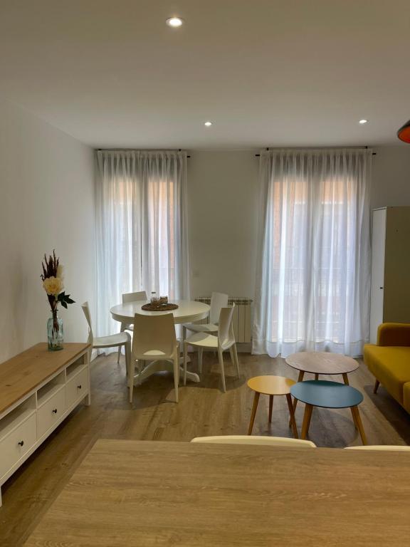Estrada Suites