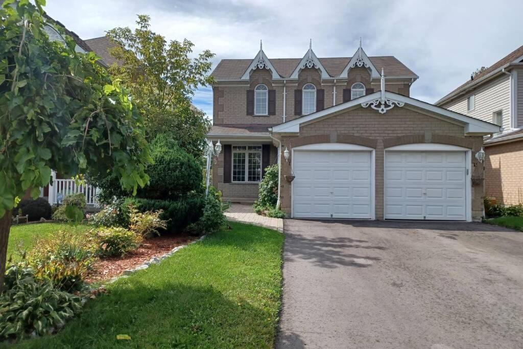 Cozy 2 Bedrooms place in the best area of Oshawa