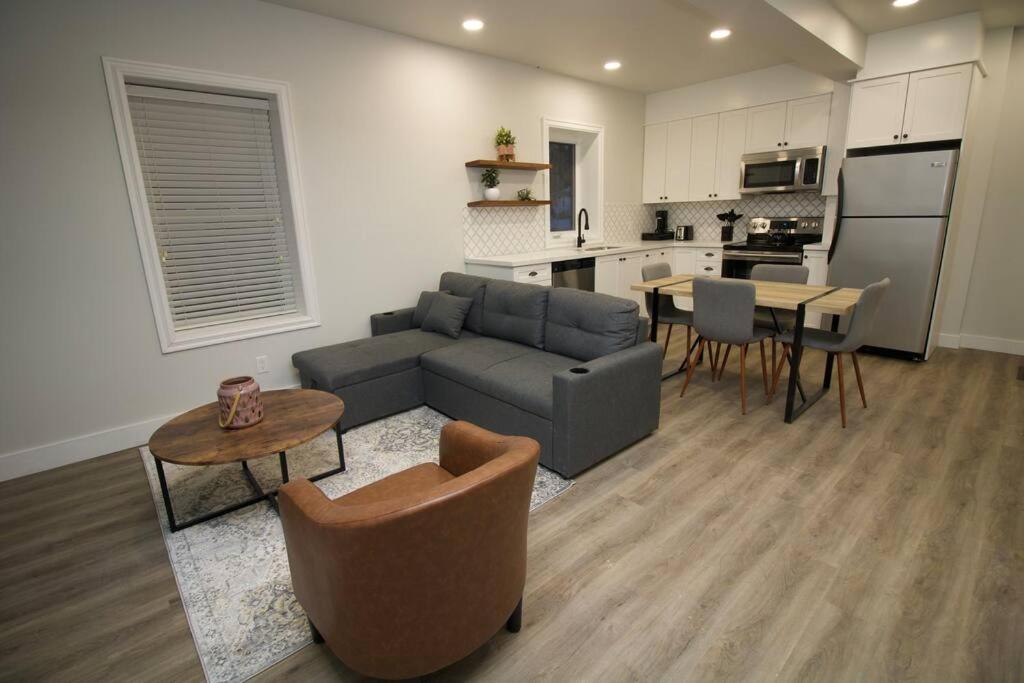 DTK Cozy Farmhouse Semi 2 Beds
