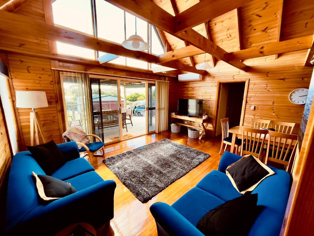 House with bay views - St Helens (pet friendly)