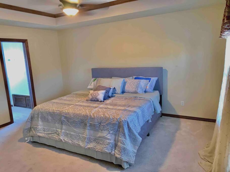 Spacious Oasis - 4 BDRM Top Luxury Home in Edmond!