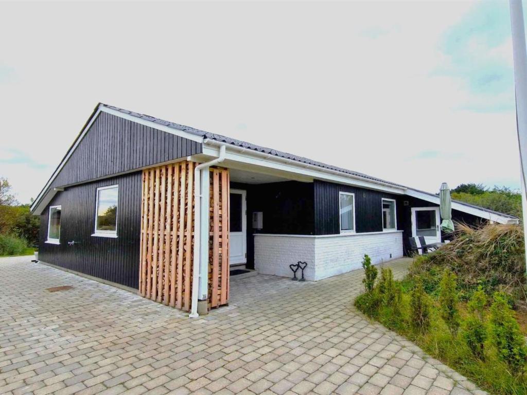 Holiday Home Eloise - 400m from the sea in Western Jutland by Interhome
