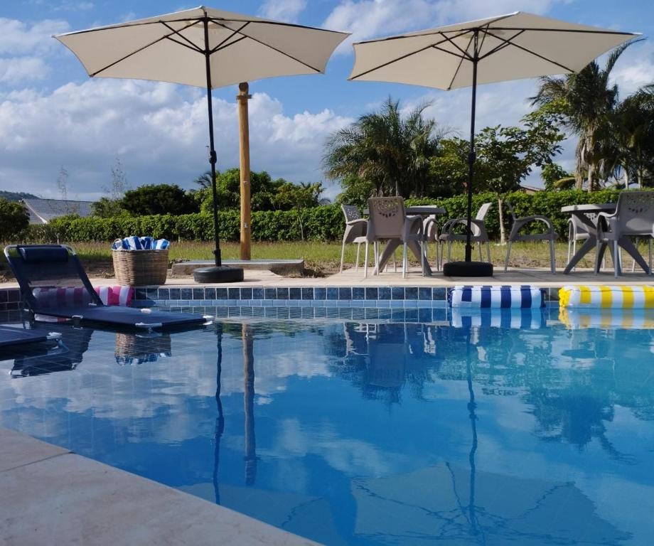 Casa com piscina aquecida, privativa,diarista, em condomínio, Bonito-Pe