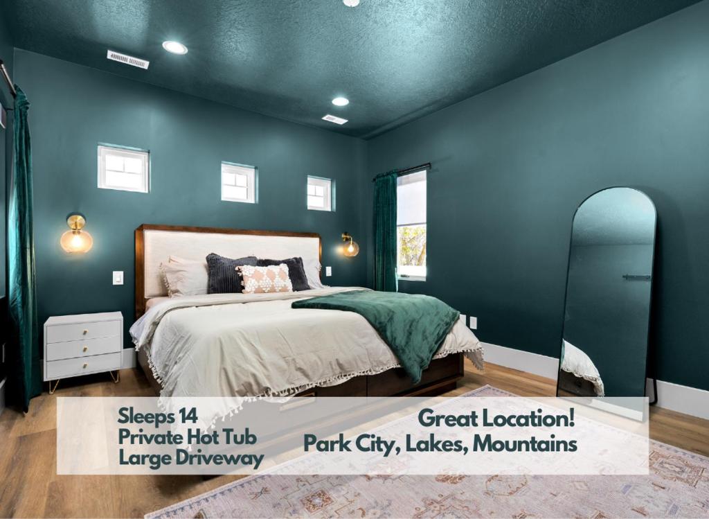New Mountain Retreat with Hot Tub & Putting Green