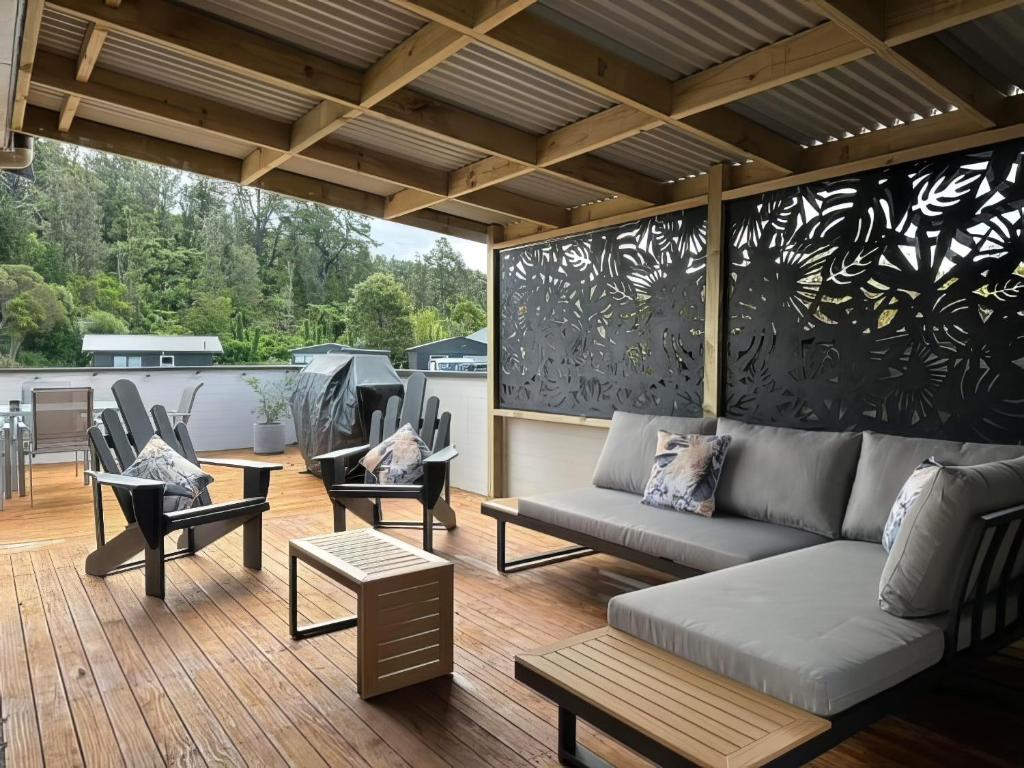Hosts on the Coast - Otahu Estuary Hideaway