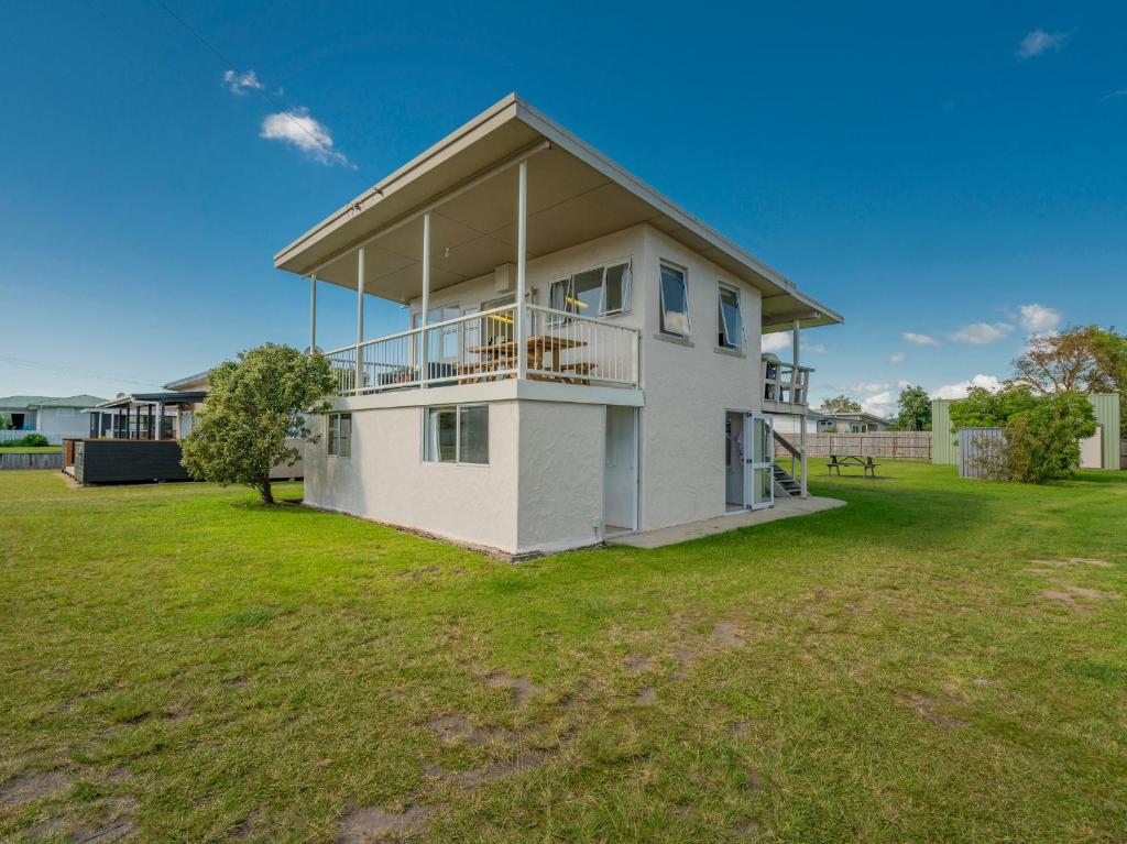 Kiwi Classic - Whangamata Holiday Home