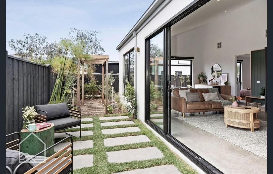 Crescent House - Point Lonsdale Family Home