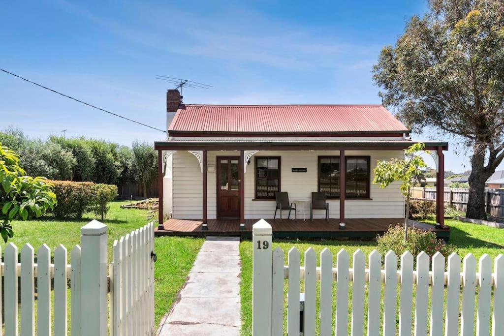Sunset Cottage By The Bay Pet Friendly