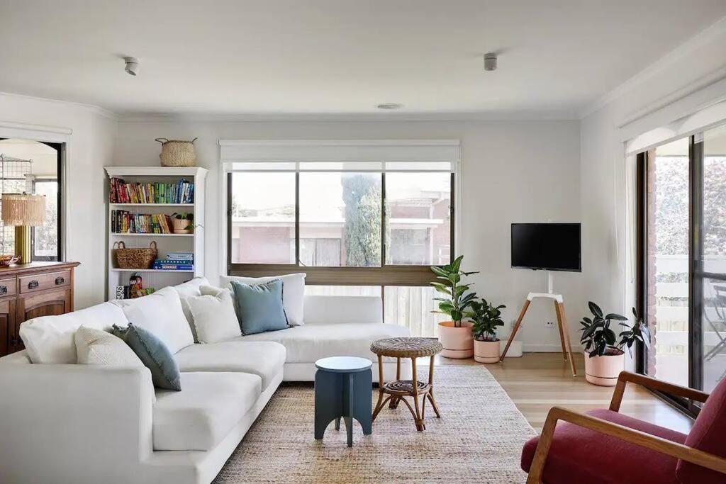 Beachside Retro Retreat Portarlington