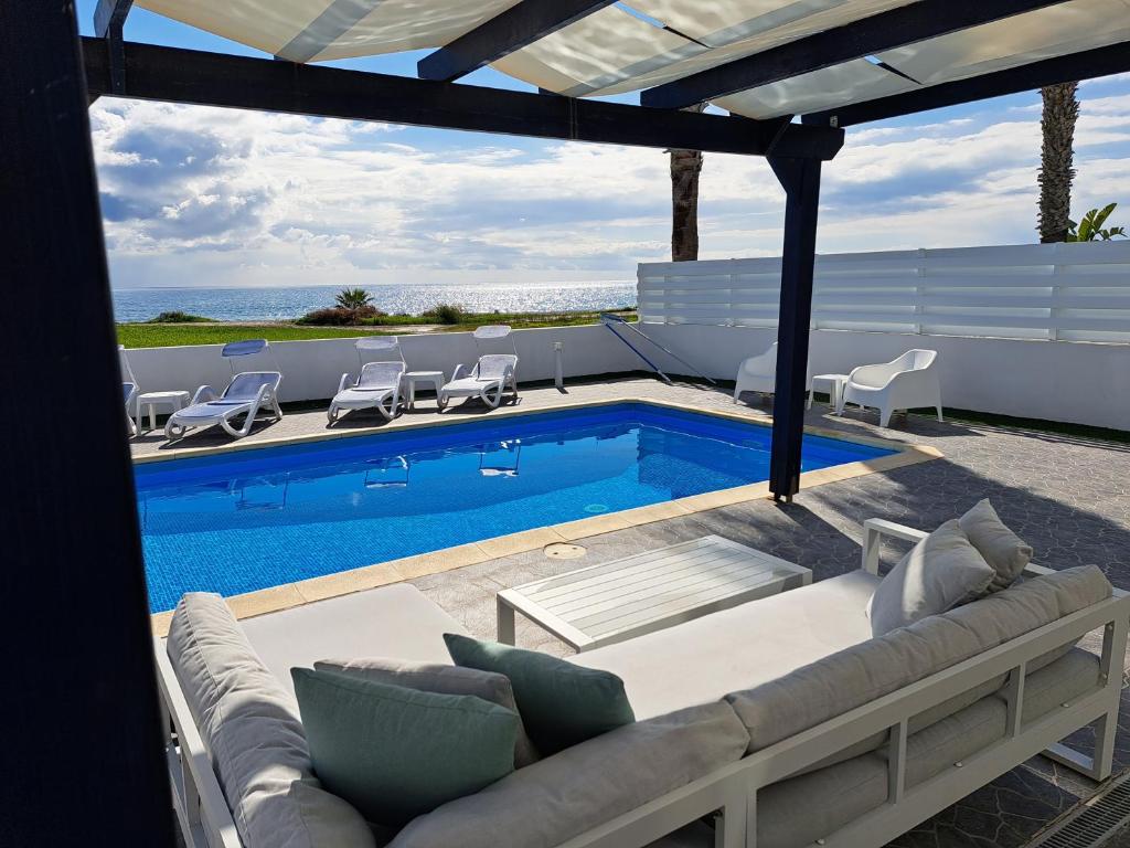 Villa Waves