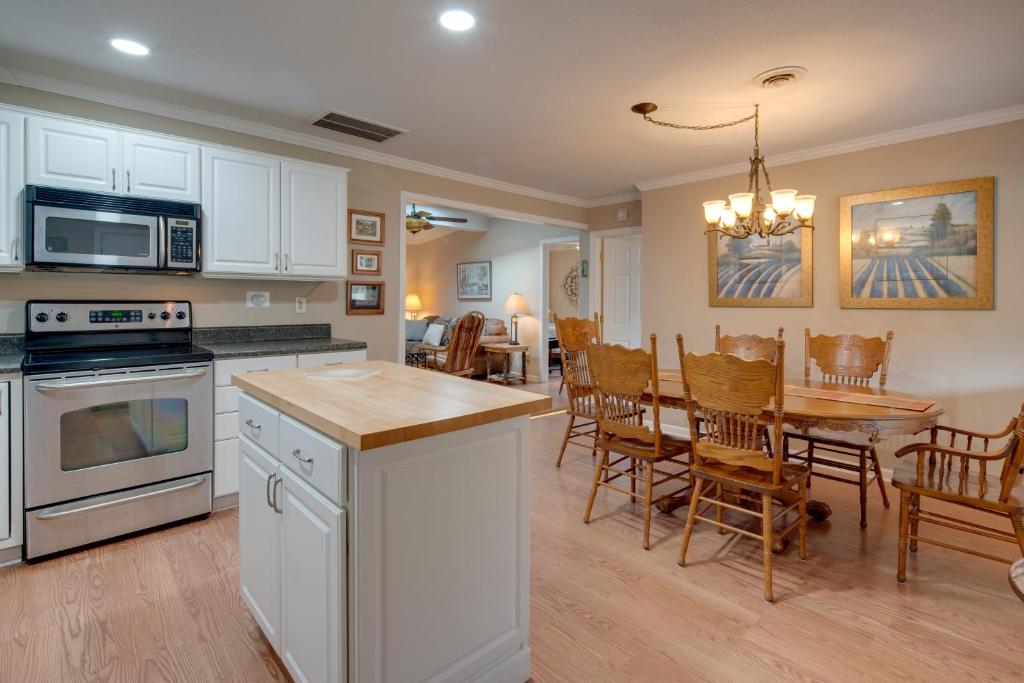 Serene Lake Lure Cabin with Resort Amenities!