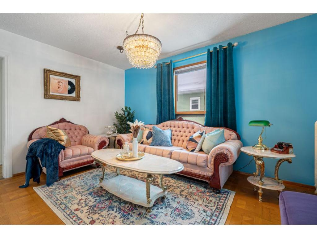 Betty Lou's Library l Cozy Reading Nook l 55 Roku