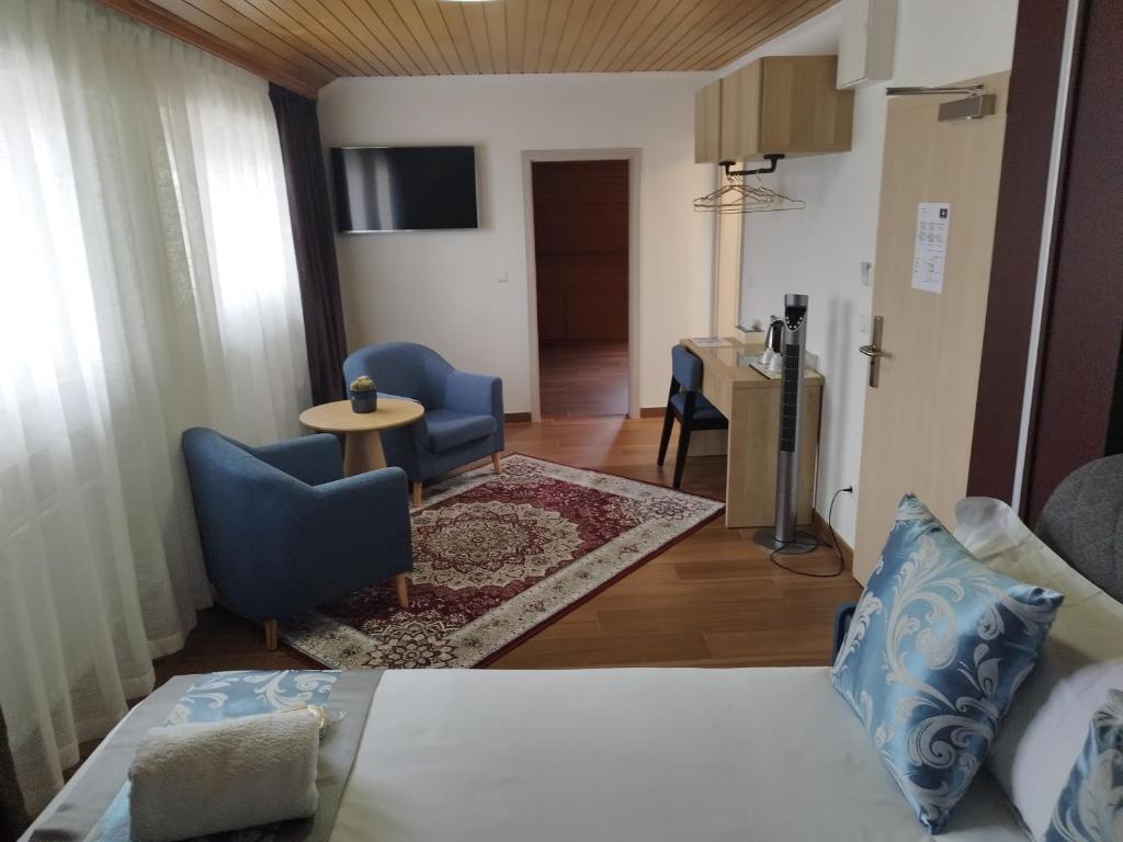 hotel whiteswan