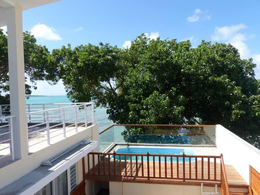 Villa la Perle, piscine privée, vue sur le lagon