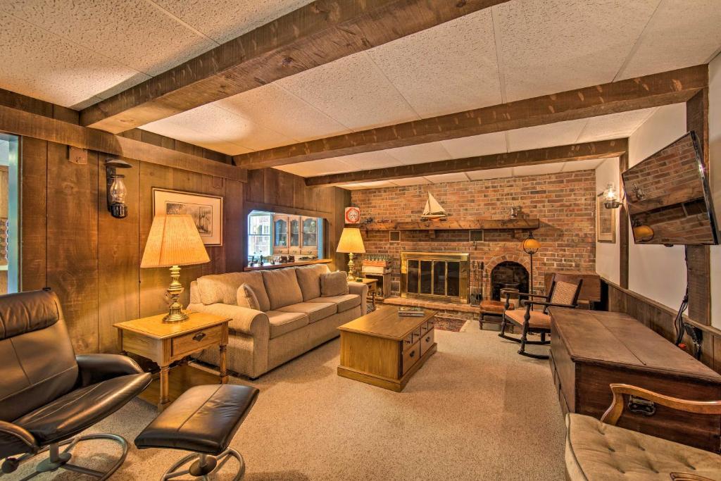 New Holland Apartment with Patio, Deck and Pool