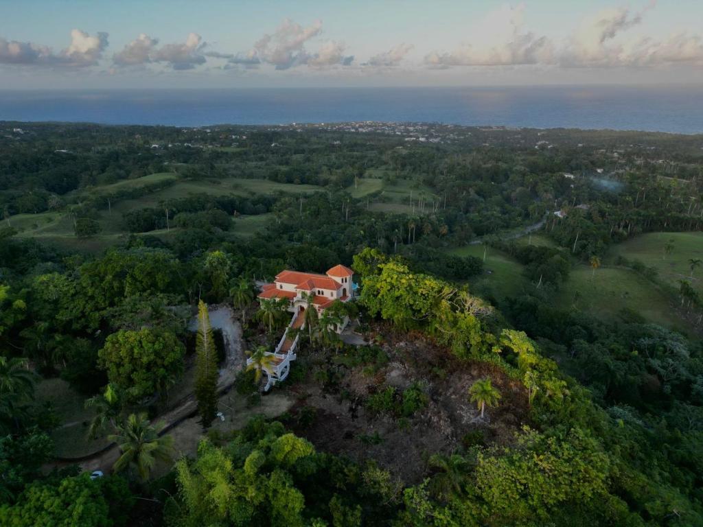 El Castillo Tropical