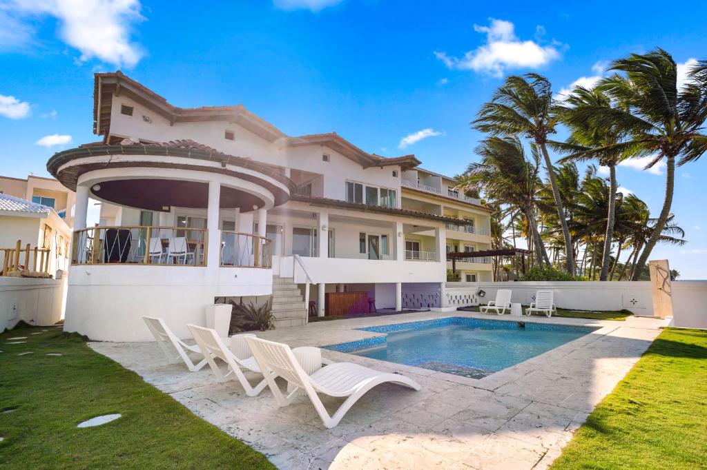5-Bedroom Oceanfront Villa: Your Private Paradise