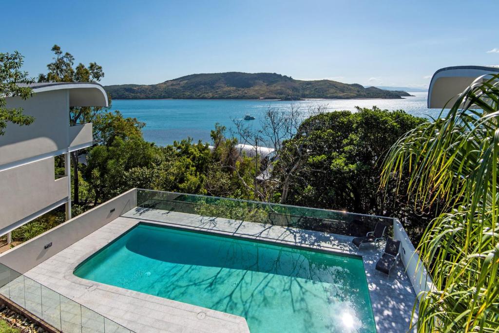 Waves 3 Luxury 3 Bedroom Endless Ocean Views Central Location + Buggy