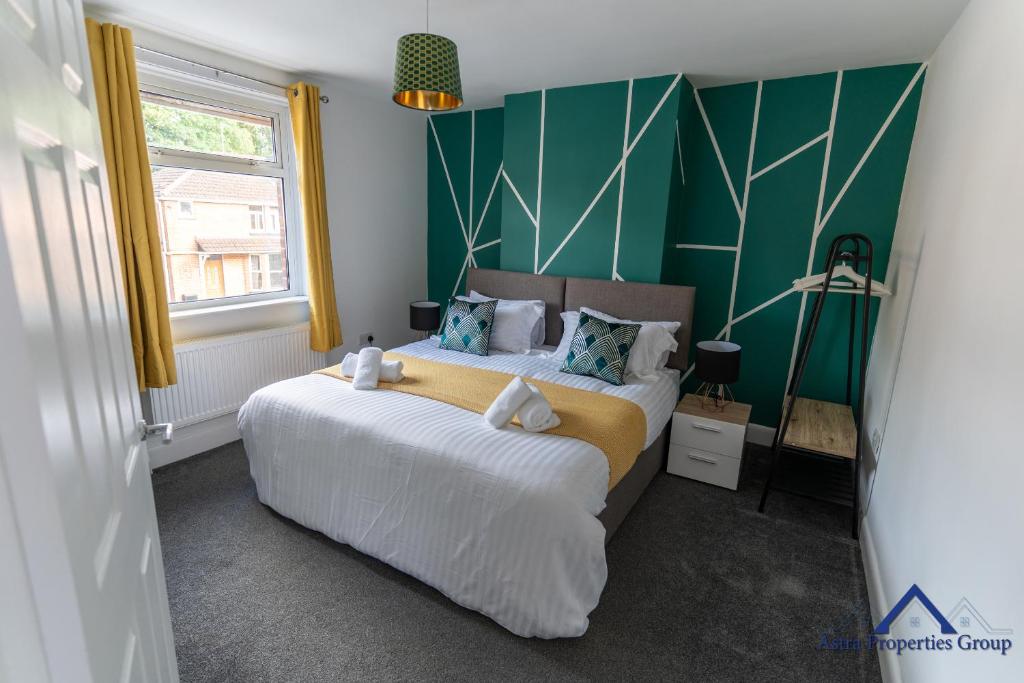 Shirley - Percy House Self Catering Guest House, great for contractors, relocators extremely close to #cruise #cruiseterminal #southamptongeneralhospital #citycentre #peppapigworld