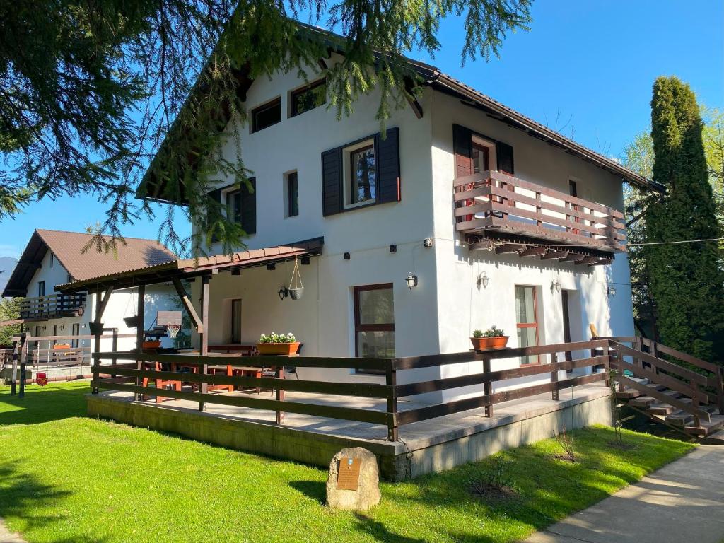 Vila Alunis 1