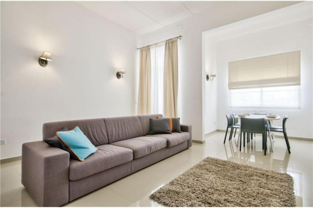 Three Bedroom Typical Maltese Townhouse - One Minute Away From The Seafront