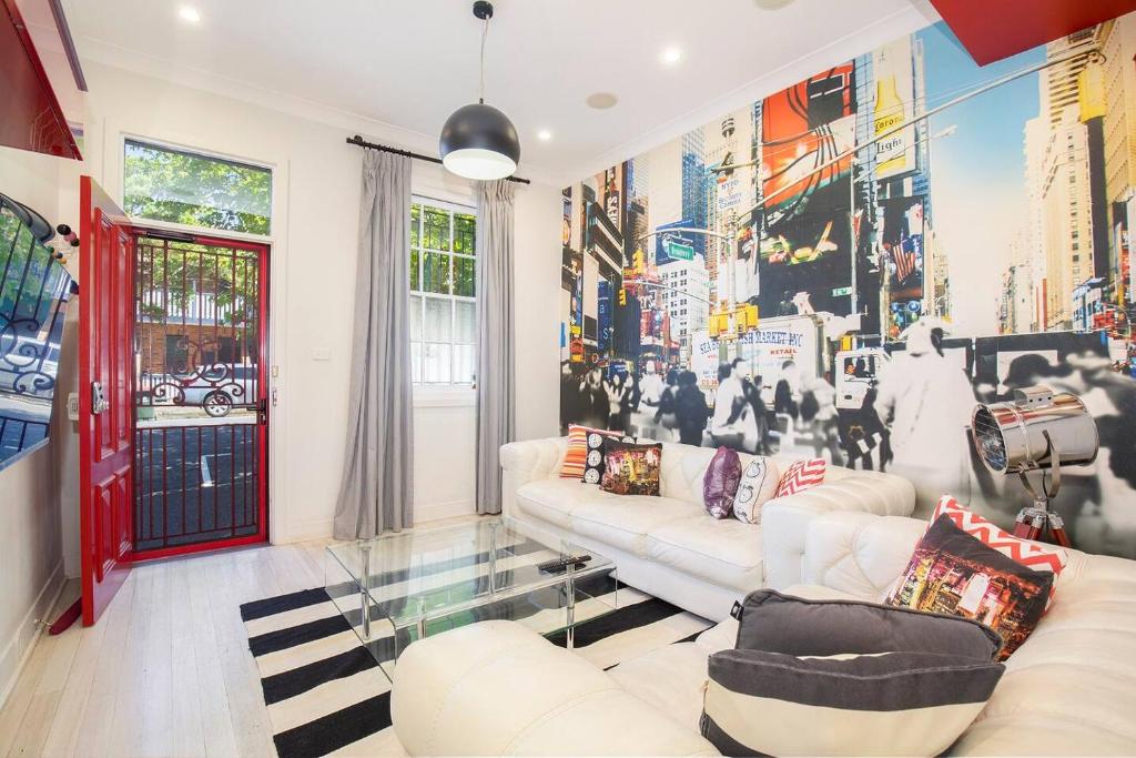 Times Square Terrace - Vibrant Charm in Newy's Heart