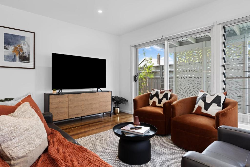 Catch the Breeze - Pet Friendly Townhouse