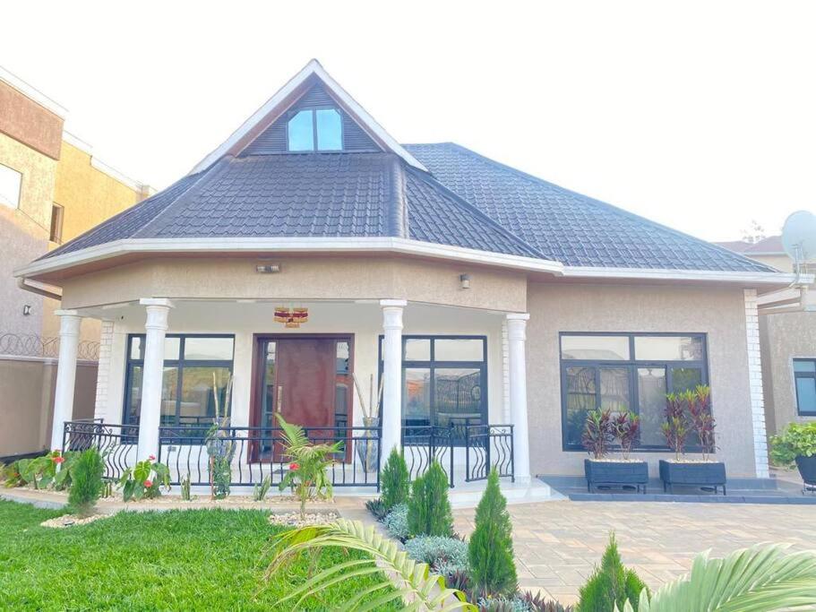 Het-Hetepu Villa (Newly Renovated)