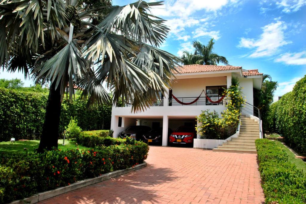 CASA VACACIONAL con auxiliar doméstica INCLUIDA EN EL PRECIO TODO PARA DESCANSAR EN GIRARDOT